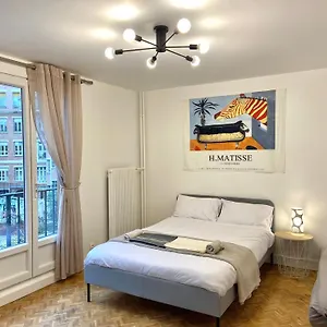 Appartement Paris: Agreable Chambre D'un Grand Artiste, Paris